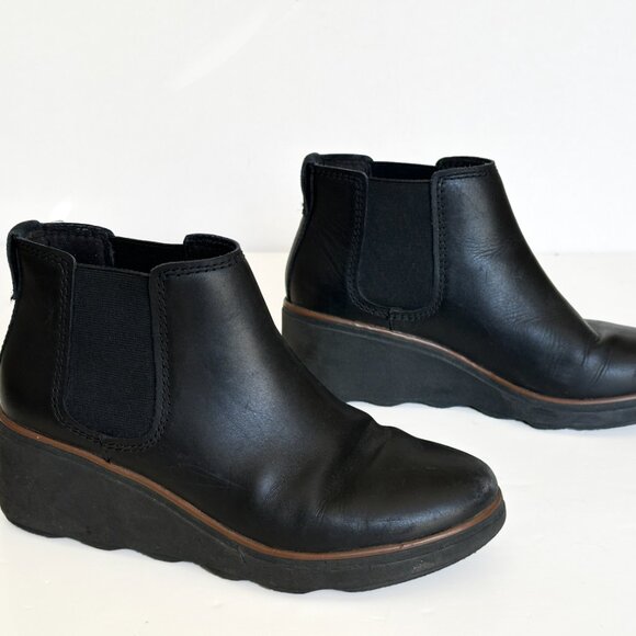Clarks Wedge Chelsea Ankle Boots Women's 7 M Black Leather Pull On Bootie - Picture 3 of 8